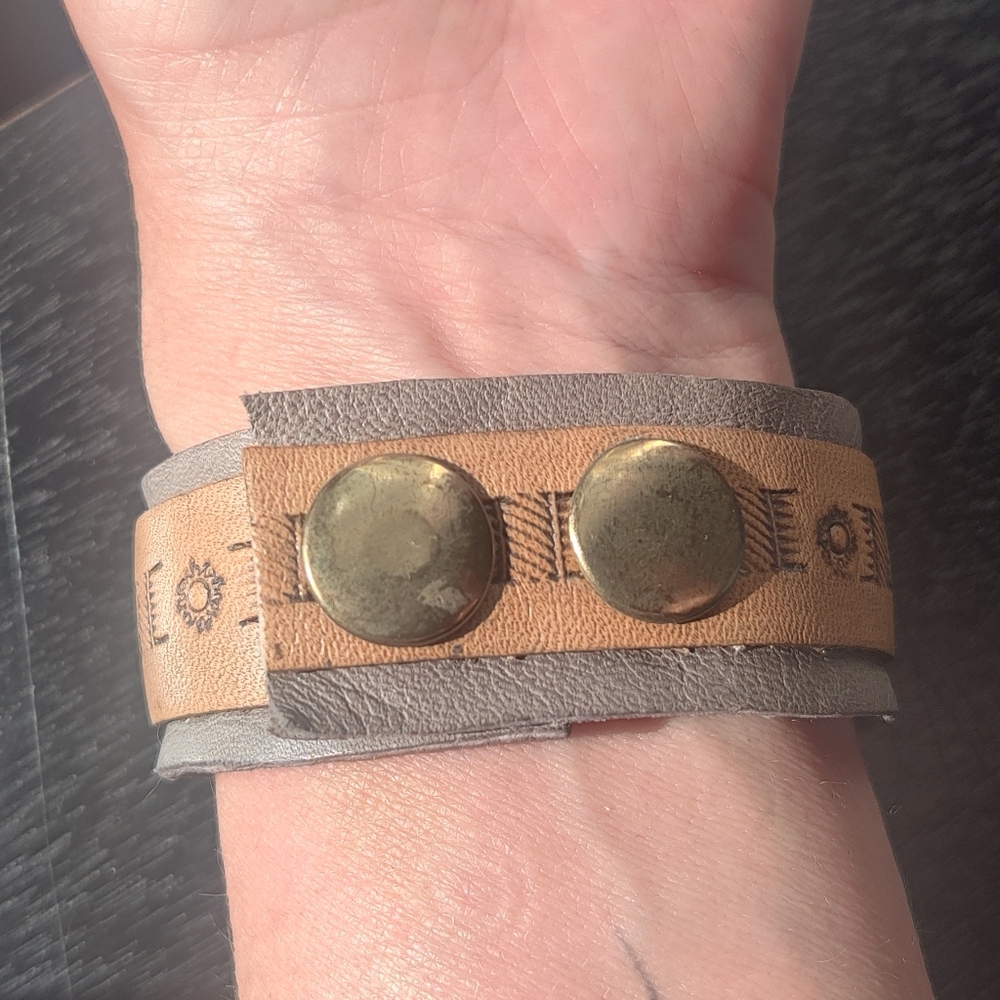 ⭐3 For $21⭐Joy Leather Bracelet - Tan and Gray - Picture 2 of 5